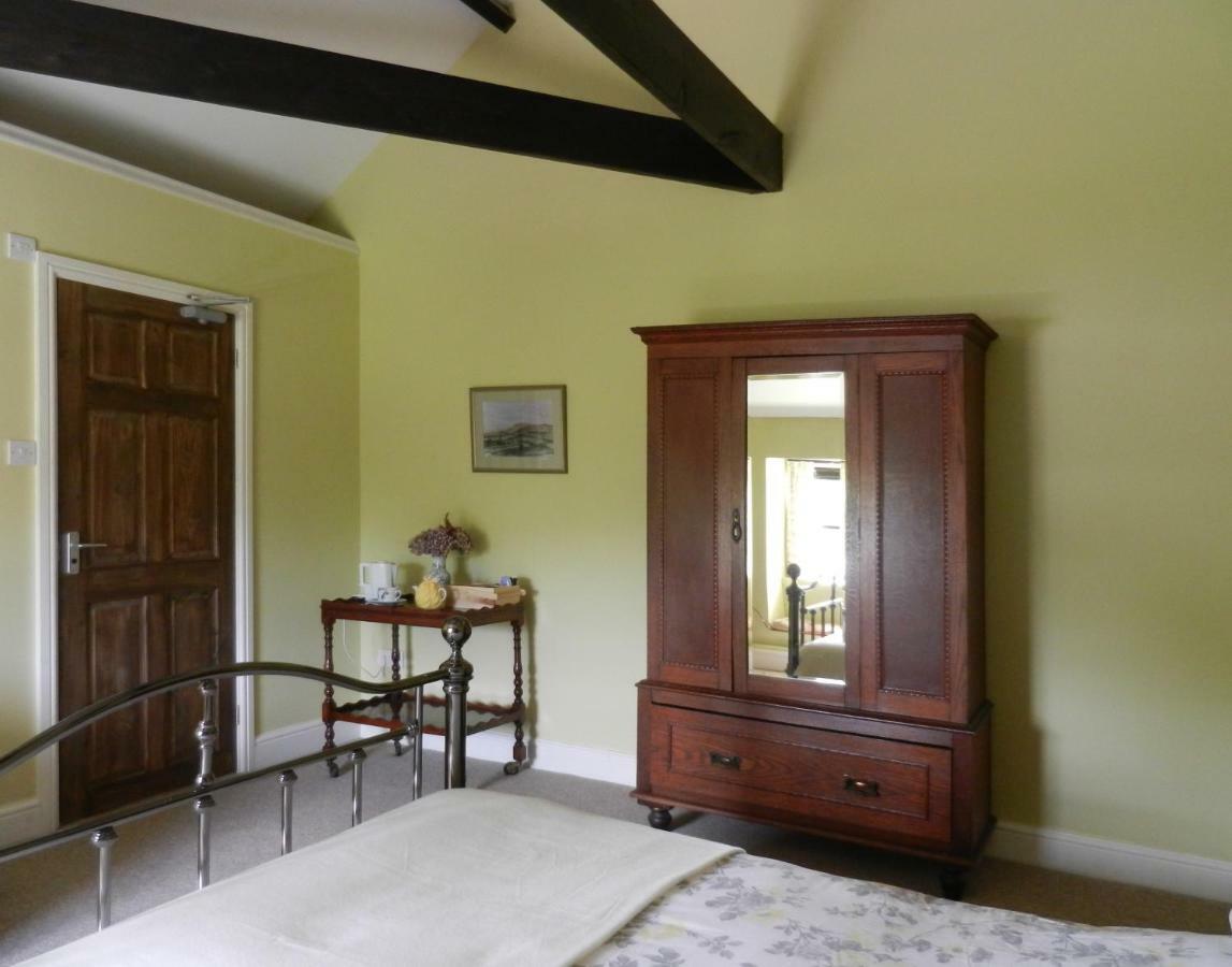 Cilwen Country House Bed And Breakfast Abernant ภายนอก รูปภาพ