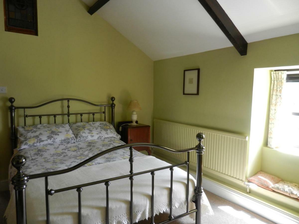 Cilwen Country House Bed And Breakfast Abernant ภายนอก รูปภาพ