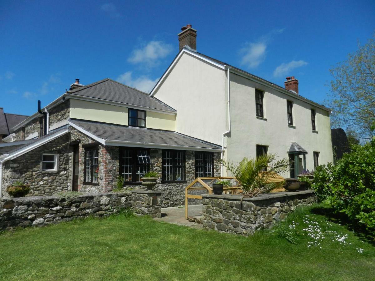 Cilwen Country House Bed And Breakfast Abernant ภายนอก รูปภาพ