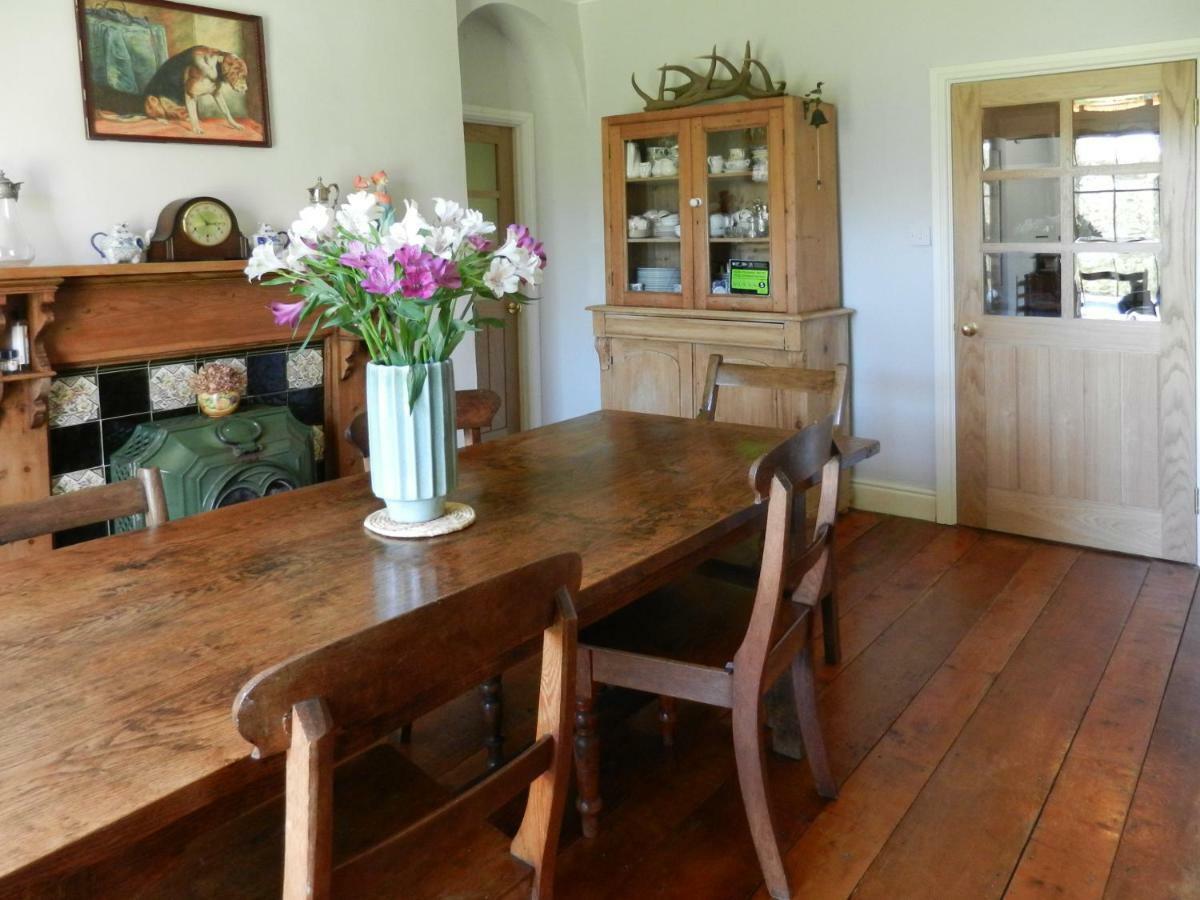 Cilwen Country House Bed And Breakfast Abernant ภายนอก รูปภาพ