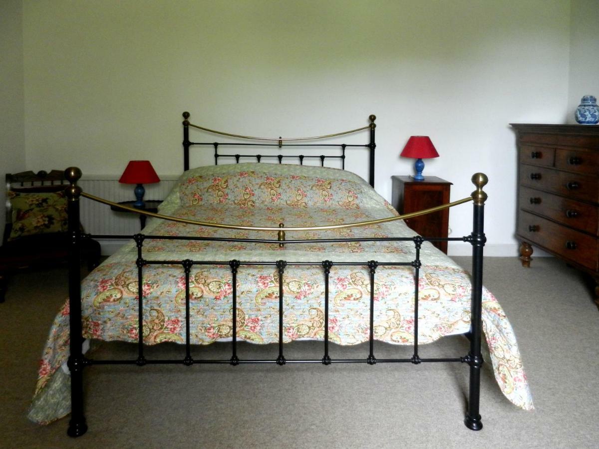 Cilwen Country House Bed And Breakfast Abernant ภายนอก รูปภาพ