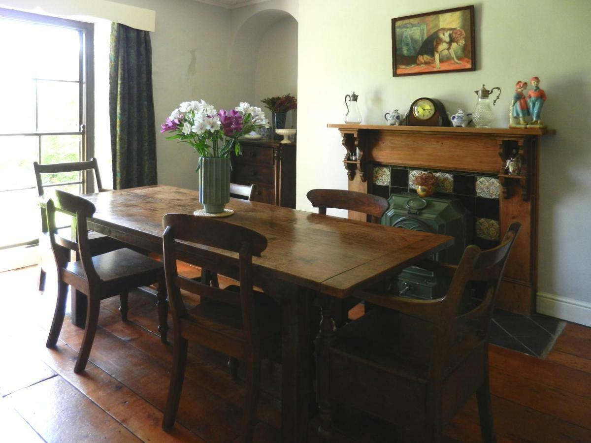 Cilwen Country House Bed And Breakfast Abernant ภายนอก รูปภาพ