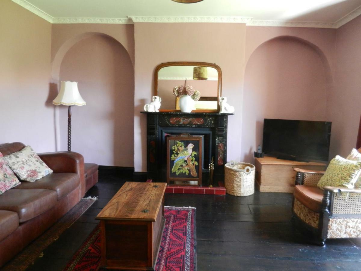 Cilwen Country House Bed And Breakfast Abernant ภายนอก รูปภาพ