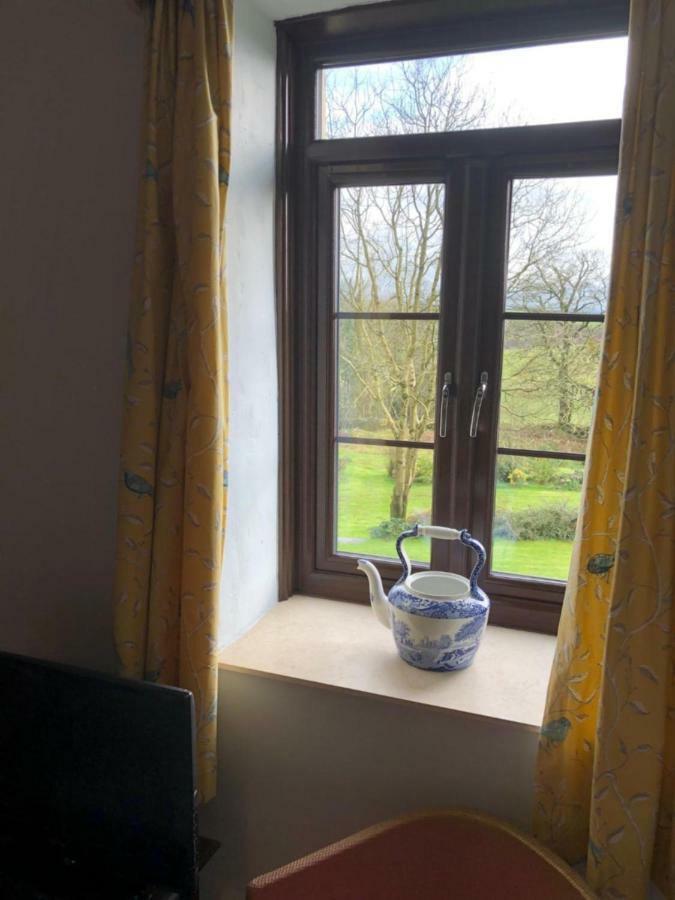 Cilwen Country House Bed And Breakfast Abernant ภายนอก รูปภาพ